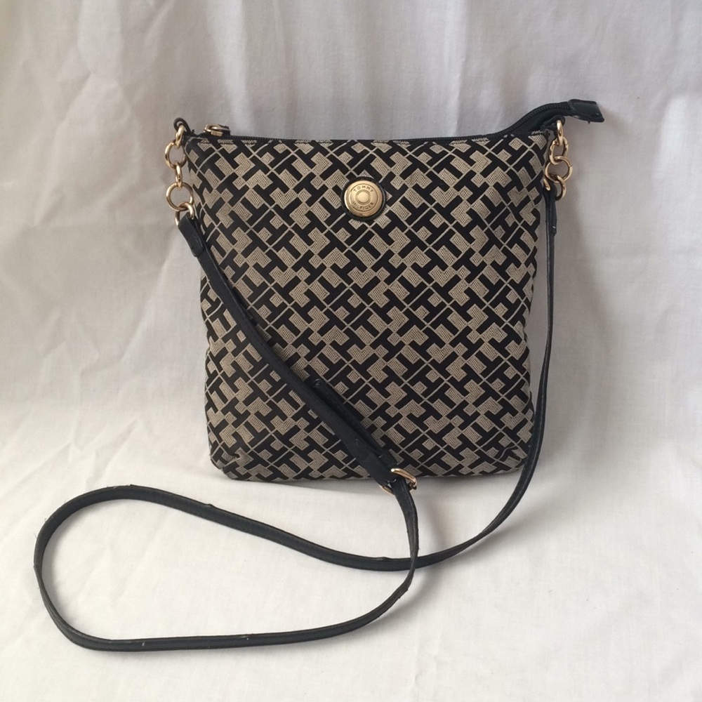 Tommy Hilfiger Signature Logo Black Crossbody Bag